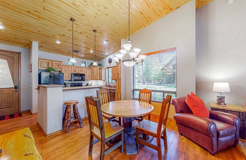 Torreon House | Cozy Mountain-View Townhouse with Fireplace & Spa Access