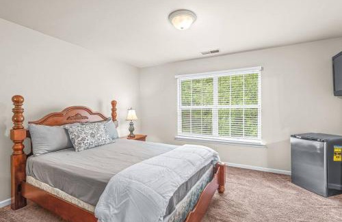 Atlanta Apartment | Inviting MultiLevel Townhouse with Pool and Great Reviews