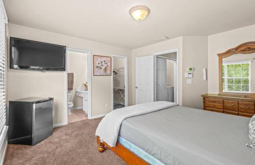 Atlanta Apartment | Inviting MultiLevel Townhouse with Pool and Great Reviews