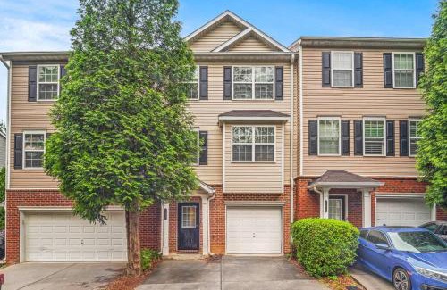 Atlanta Apartment | Inviting MultiLevel Townhouse with Pool and Great Reviews