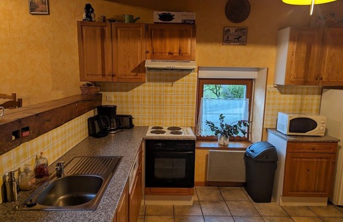 Girmont-Val-d'Ajol Cottage | Inviting Gite Girmont-Val-d'Ajol: 3 Bedrooms & Spa Access