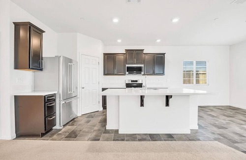 Roseville House | Charming, new 4-bedroom house in Roseville with WiFi and AC