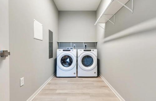 Bloomington Apartment | Cozy New Apartment with Child-Friendly Amenities