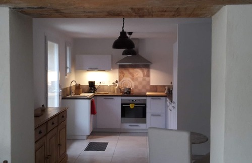 Lurs House | Idyllic Cottage Retreat in Lurs with Lake Views & Pool