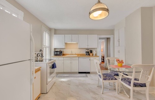West Hartford House | Guest Rated 10/10: Trout Brook Trail in West Hartford Center