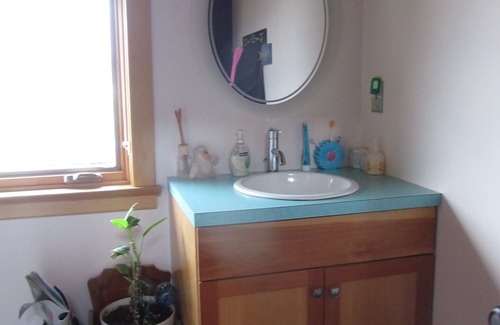 Wellesley Island House | Delightful Home Minutes from Activities with Spa & Breakfast