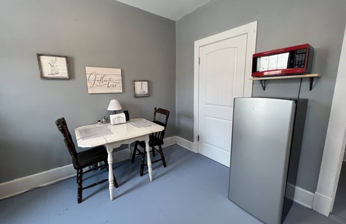 Bedford Apartment | Remarkable Downtown Bedford Loft with Spa & Kitchen
