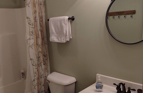 Clarkson House | Guest Rated: 9.8 Nolin Lake Retreat with Family-Friendly Amenities