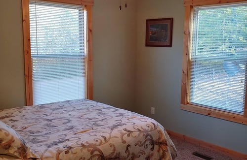 Clarkson House | Guest Rated: 9.8 Nolin Lake Retreat with Family-Friendly Amenities