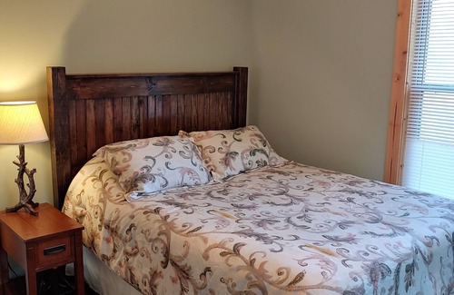 Clarkson House | Guest Rated: 9.8 Nolin Lake Retreat with Family-Friendly Amenities