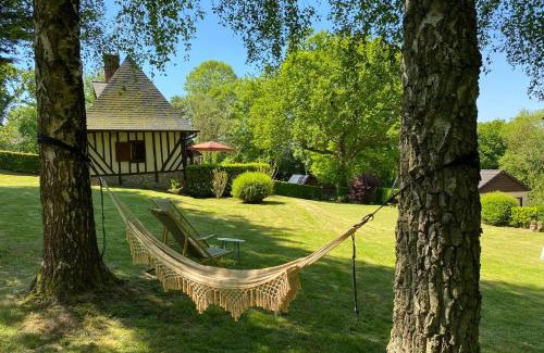Fort-Moville House | Inviting Normandy House with Child-Friendly Amenities