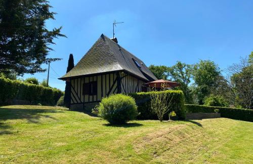 Fort-Moville House | Inviting Normandy House with Child-Friendly Amenities