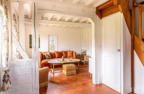 Fort-Moville House | Inviting Normandy House with Child-Friendly Amenities