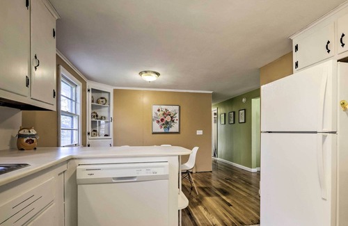 Versailles House | Charming Norwich Home ~ 7 Mi to Mohegan Sun!