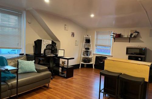 Elmont Apartment | Charming NYC apt near UBS and Belmont Park Village