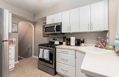 River Forest Apartment | Charming Oak Park Retreat