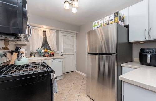 River Forest Apartment | Charming Oak Park Retreat