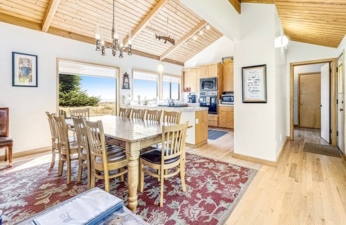 Sea Ranch House | Oceanfront Retreat: Hot Tubs, Pools & Scenic Views