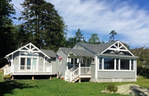 South Thomaston Apartment | Cozy Oceanfront Cottage with Pool and Breakfast Included