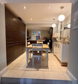 Churchill House | Cozy 2-Bed House in London's Prime Neighborhood