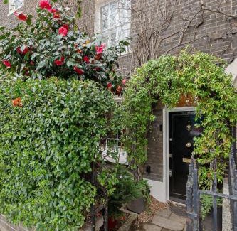 Churchill House | Cozy 2-Bed House in London's Prime Neighborhood