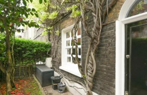 Churchill House | Cozy 2-Bed House in London's Prime Neighborhood