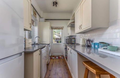 Old Town Hastings House | Cozy Old Town Cottage with Oceanfront and Spa Amenities