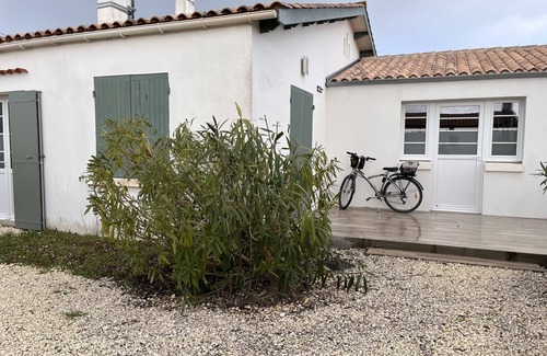 La Bree-les-Bains Villa | Elegant Oléronaise Home Steps from Beach & Market