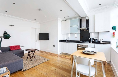 Islington Apartment | Cozy Islington Flat with Spa and Breakfast Included