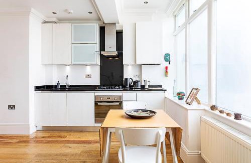 Islington House | Cozy Islington Flat: Family-Friendly 4-Star Retreat
