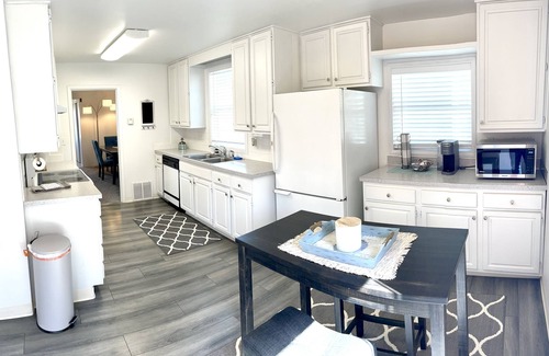 Tacoma House | Cozy One Bedroom Home Near Browns Point Lighthouse Park