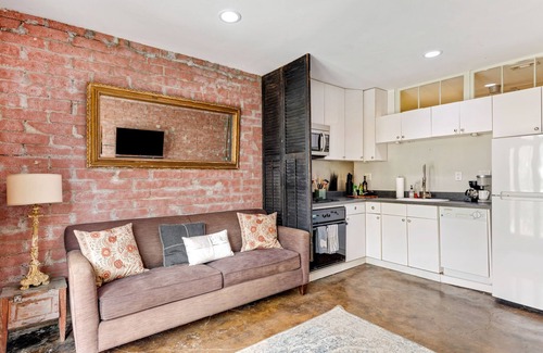 Zilker House | Modern One Bedroom Near Zilker, Rated 9.8/10 & Pet Friendly