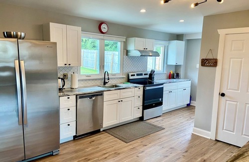 Broomall House | Charming one-level retreat near Philly with private yard, kid/pet friendly