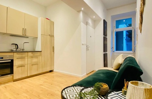Ottakring Apartment | Charming Ottakring Room with Incredible City Views