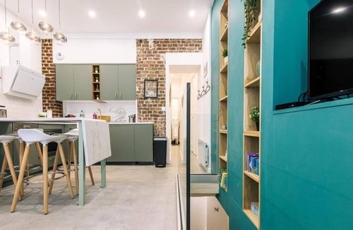 Epinettes Apartment | Elegant Parisian Loft in Batignolles with Breakfast Included