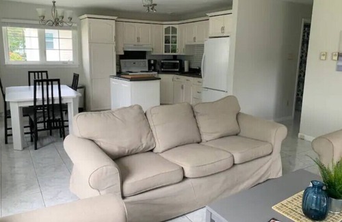 The Bluff Cabin | Charming Parlee Beach Vacation cottage