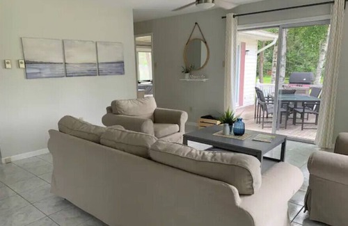 The Bluff Cabin | Charming Parlee Beach Vacation cottage