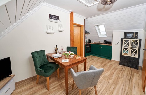 Ulmen Apartment | Eco-Friendly Retreat near Nürburgring with Spa & Hot Tub