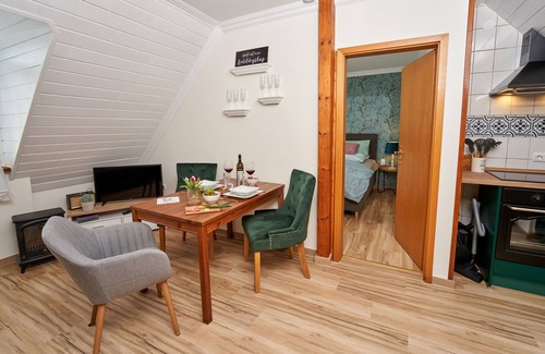Ulmen Apartment | Eco-Friendly Retreat near Nürburgring with Spa & Hot Tub