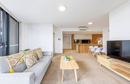 Wentworth Point Apartment | Serene 2BR Apartment in Wentworth Point with Family Amenities