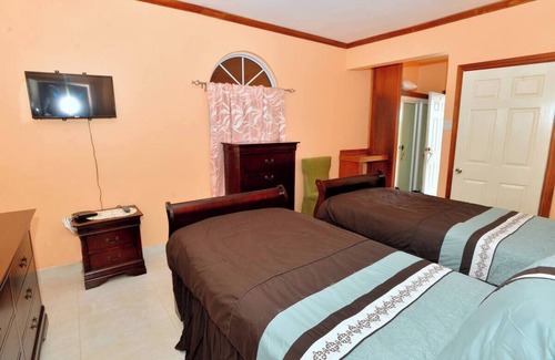 IronShore Estates Hotel | Charming Peach Retreat: Cozy Twin Beds with Poolside Views in Montego Bay