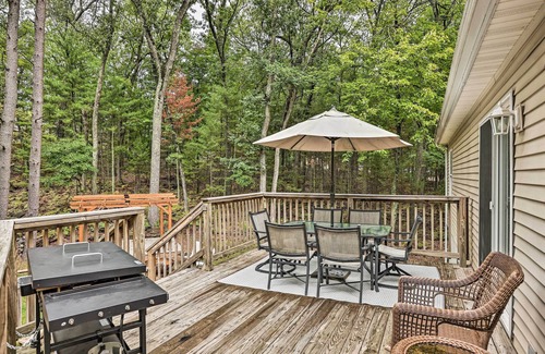 Pentwater Cottage | Inviting Pentwater Home with Fire Pit & Oceanfront Views