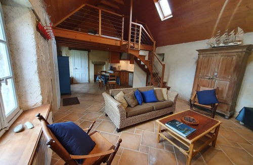 Primelin House | Cozy Penty Steps from the Beach with Ocean View Amenities