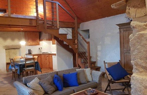 Primelin House | Cozy Penty Steps from the Beach with Ocean View Amenities