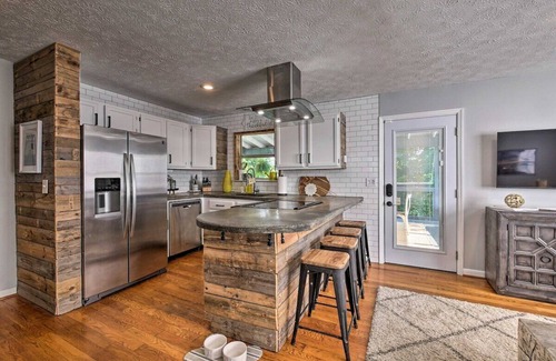 North Chattanooga House | Pet-Friendly Retreat in Chattanooga, Close to Downtown!