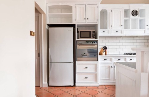 Geelong House | Pet-Friendly Heritage Home in Geelong with Breakfast