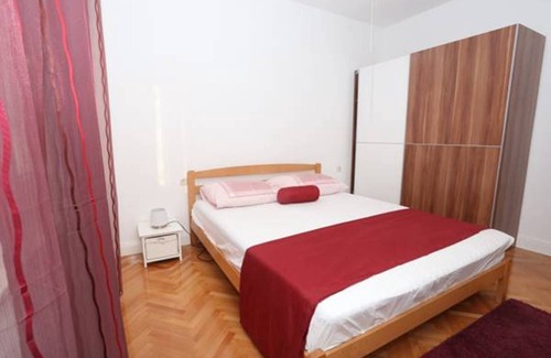 Zadvarje Apartment | Pet-Friendly Retreat with Pool and Breakfast Included