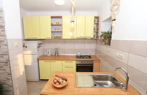 Zadvarje Apartment | Pet-Friendly Retreat with Pool and Breakfast Included
