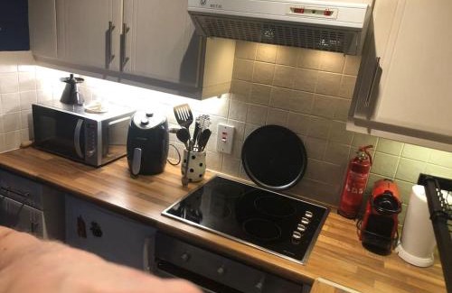Chapelizod Apartment | Elegant Phoenix Parkside Flat - Family-Friendly Retreat