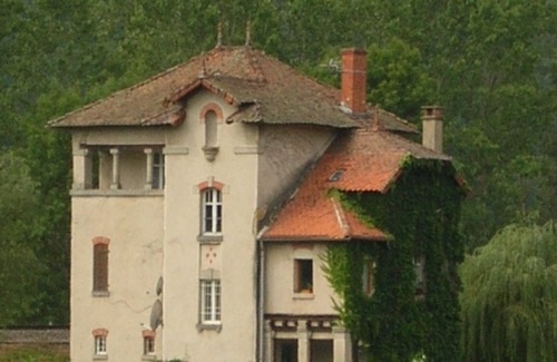 Figeac Villa | Delightful Presbytery Retreat in Figeac with Pool & Kitchen
